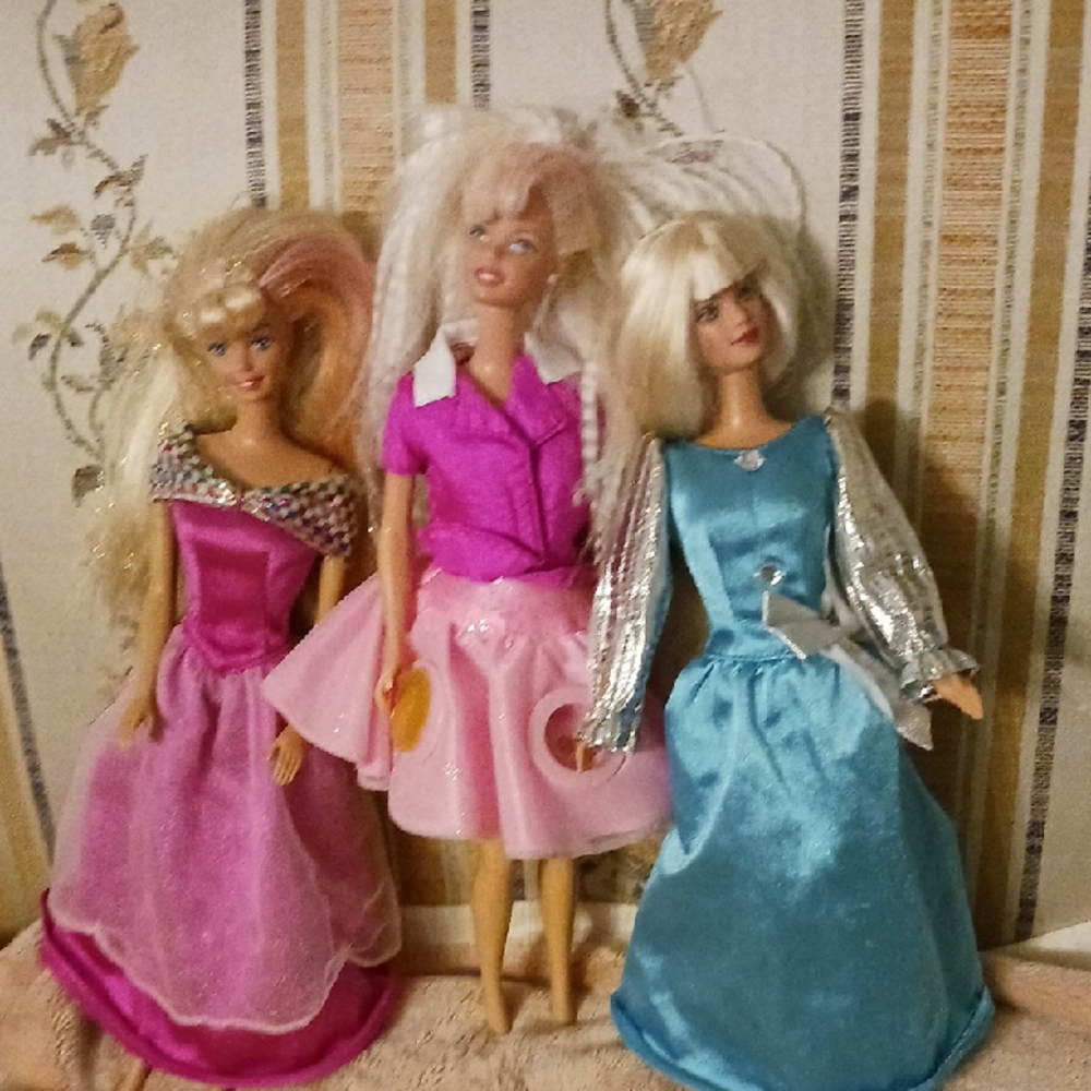 Barbie Trio in Pink and Blue Outfits